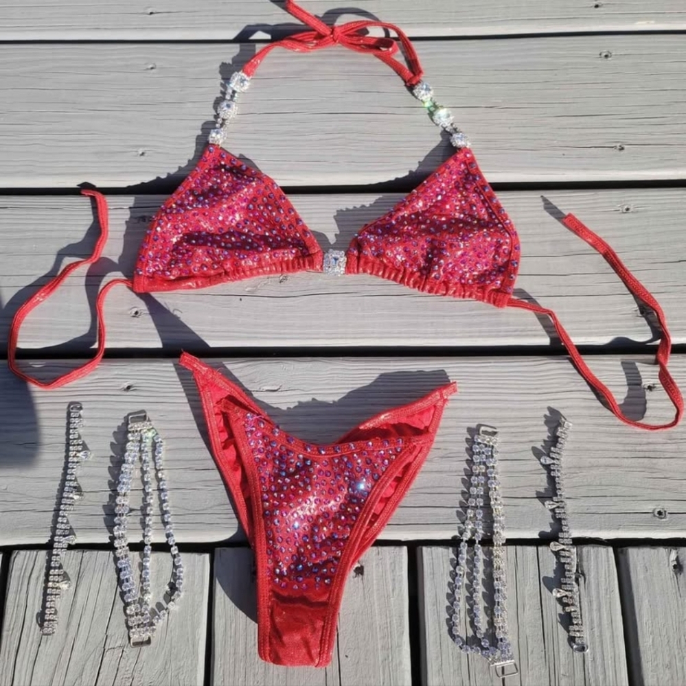 Bikini competition suit
